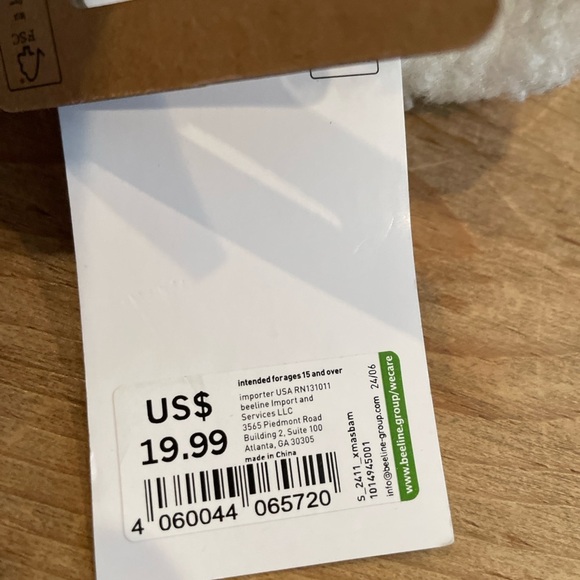 NWT I am Juniors Sherpa White Black Faux Fur Animal Mittens ages 13 and up - Picture 8 of 8